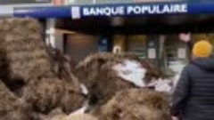 Французские фермеры направили свои протесты и на банкиров, с...