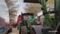 Разгневанные французские фермеры блокируют логистические скл...