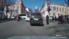 Водитель получил штраф за проезд на красный в центре Астраха...