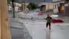 Ливневый паводок в городе Нахаль (Оман, 5 марта 2024).
