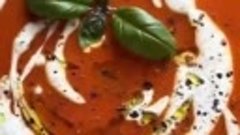 Сочные, слегка запечённые томаты придают супу насыщенный вку...