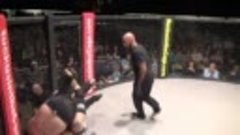 Fighter craps all over cage mat during fight!
