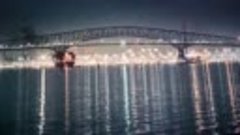 В Балтиморе контейнеровоз протаранил мост