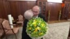 Путин после инаугурации встретился в Кремле своей школьной у...