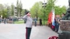 В Москве сотрудники МЧС России возложили цветы в честь Дня В...