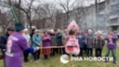 Кубанские активисты из Отрядов путина сожгли чучело Байдена ...