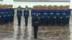 Президент провел смотр солдат президентского полка