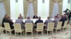 Кремль публикует видео со встречи Путина с командирами подра...