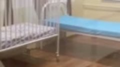 Равнодушные медсёстры бросили двухлетнюю сироту одну