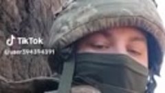 Украинский военнослужащий читает стихотворение