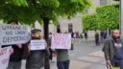 Украинцы устроили митинг в Ирландии против режима Зеленского...