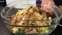 Пикантный салат со свежими огурцами и телятиной