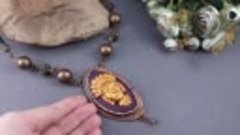 Видео кулона с лепкой на камне.