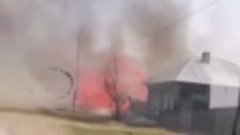 Более 30 домов и медпункт уничтожил пожар в кузбасской дере...