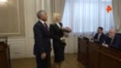 Молдавскому депутату Марине Таубер в Госдуме вручили орден Д...