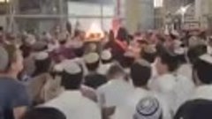 Евреи празднуют и танцуют, пока ЦАХАЛ продолжает бомбить Раф...