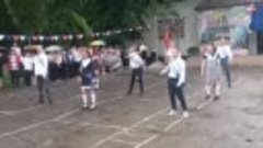 Зажигательный танец выпускников школы №6 станицы Андрюки