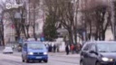 Что происходило возле посольства РФ в Риге в день голосовани...
