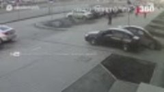 Видео: мужчина на самокате снёс женщину с собакой в Кирове