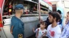 Юные астраханцы поздравили спасателей с Днём пожарной охраны...