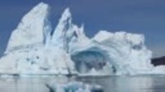 Обрушение ледяной арки в Гренландии