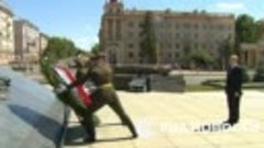 Путин в Минске возложил венок к монументу Победы 