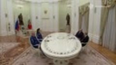 Космос объединяет： Путин и Лукашенко встретились с участника...
