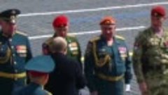 Два командира не отдали честь Путину на параде.   Замначальн...