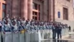 В Ереване люди собрались на площади Республики перед началом...