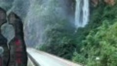 Водопад Шенлонг расположен на реке Цзюпань в живописном райо...