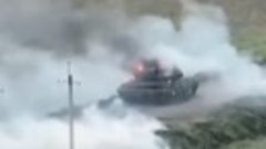 В сети публикуют кадры подбитого танка ВСУ под Волчанском 

