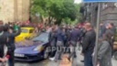 В Ереване полиция массово проводит жесткие задержания протес...