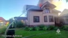 Частные дома горят в белгородских поселках Октябрьский и Дуб...