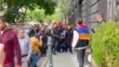В Ереване с утра продолжились протесты