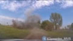 Російські терористи у Вовчанську  обстріляли автомобіль полі...