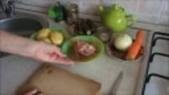 Рассольник с перловкой и с тушенкои по домашнему