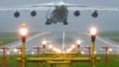 Посадка Ан-124-100 авиакомпании &quot;Волга-Днепр&quot; в аэропорту Ст...