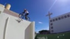 Удивительные люди. Danny MaCaskill - Сумасшедший велотриал п...