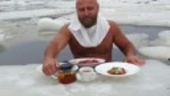 Самарец Сергей Трифонов пообедал на льдине