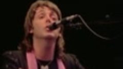 Paul McCartney and Wings - Yesterday (Live in Los Angeles, C...