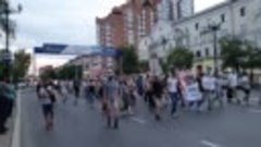 ГИБДД в Хабаровске глушат людей в колонне протеста за Фургал...