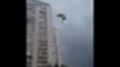 Неудачный прыжок Санта Клауса с парашютом, Бразилия