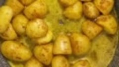 Рецепт молодой картошечки на сковороде.