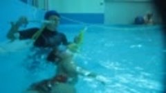 Алеся Серединская на занятиях по плаванию