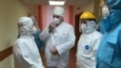 Лукашенко пришел в «красную зону» больницы с маской на подбо...