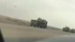 Колонна военной техники Саудовской Аравии движется через тер...