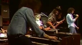 Пикник дай себя сорвать. Группа «дип пёрпл». Дым над водой. Deep Purple - Smoke on the Water 1972 ( видеоклип ). Дым над водой дип перпл концерт. Дип пёрпл дым над водой видео.