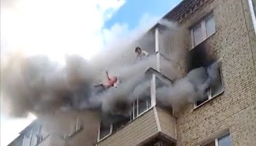 Прыжок семьи с детьми из окна горящей пятиэтажки сняли на видео под  ...