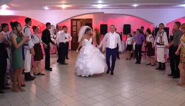 Супер танец молодоженов!!! Молдавская свадьба.. это надо видеть.. !!!