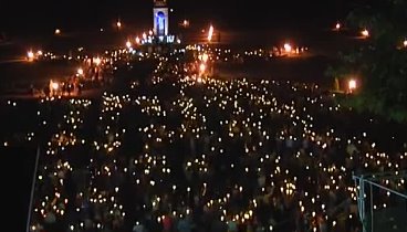 Тисячі людей в Зарваниці запалили вогники миру і молилися за спокій  ...